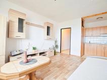Prodej bytu 1+kk, Praha - Háje, Hlavatého, 28 m2