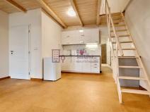 Pronájem atypického bytu, Jindřichův Hradec, nám. Míru, 50 m2