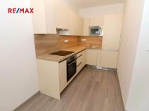Pronájem bytu 2+kk, Pardubice, Štrossova, 53 m2