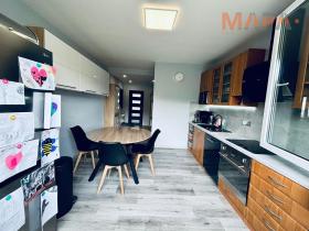 Prodej bytu 4+1, Chomutov, 17. listopadu, 91 m2
