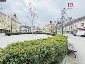 Pronájem obchodního prostoru, Benešov, Masarykovo náměstí, 72 m2