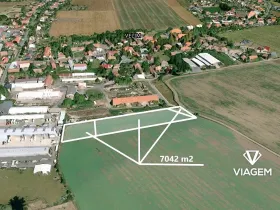 Prodej podílu pole, Velim, 1760 m2