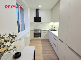 Prodej bytu 2+1, Karviná, tř. Těreškovové, 52 m2