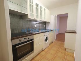 Prodej bytu 1+kk, Praha - Prosek, Pískovcová, 35 m2