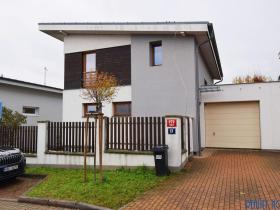 Pronájem rodinného domu, Praha - Hloubětín, Stropnická, 142 m2