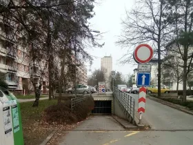 Pronájem garážového stání, Hradec Králové, Jungmannova, 6 m2