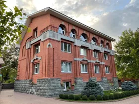 Prodej vícegeneračního domu, Kropyvnyckyj, Ukrajina, 600 m2