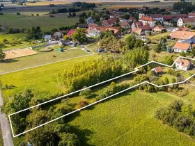 Prodej pozemku pro bydlení, Uhersko, 3765 m2