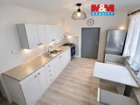 Prodej bytu 3+1, Dynín, 70 m2