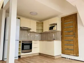 Pronájem atypického bytu, Hradec Králové, Smetanovo nábřeží, 80 m2