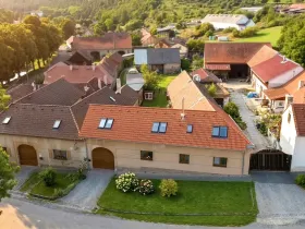 Prodej vícegeneračního domu, Hředle, 398 m2