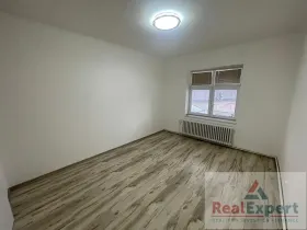 Pronájem bytu 1+1, Praha - Čakovice, Cukrovarská, 34 m2