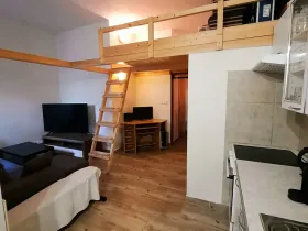 Pronájem bytu 1+kk, Praha - Smíchov, Plzeňská, 22 m2