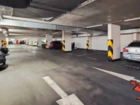 Pronájem garážového stání, Praha - Vysočany, Pod Harfou, 15 m2