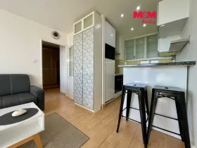 Pronájem bytu 2+kk, Praha - Prosek, Vysočanská, 37 m2