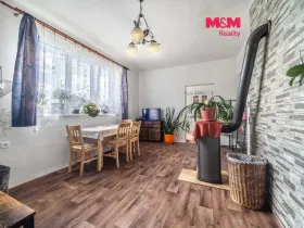 Prodej bytu 3+1, Suchomasty, 74 m2