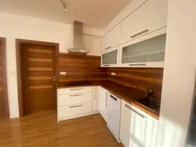 Pronájem bytu 3+kk, Praha - Černý Most, Bergmanova, 56 m2