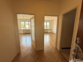 Pronájem bytu 2+1, Praha - Malá Strana, Šeříková, 50 m2