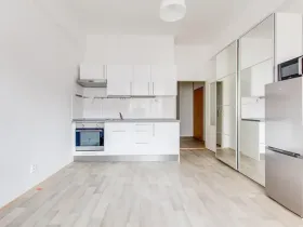 Pronájem bytu 1+kk, Praha, Sokolovská, 28 m2