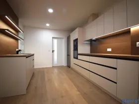 Pronájem bytu 3+kk, Praha - Holešovice, Janovského, 86 m2