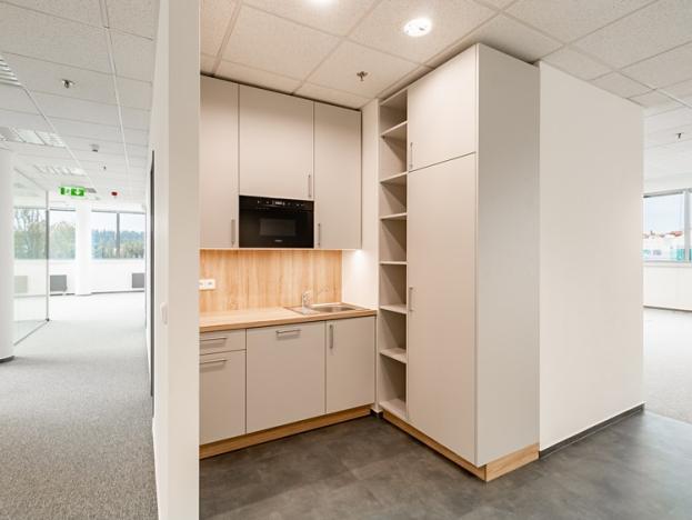 Pronájem kanceláře, Praha - Holešovice, Jankovcova, 477 m2