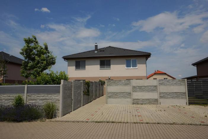 Prodej bytu 3+kk, Polerady, 68 m2