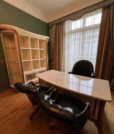 Prodej bytu 4+1, Karlovy Vary, Divadelní náměstí, 145 m2