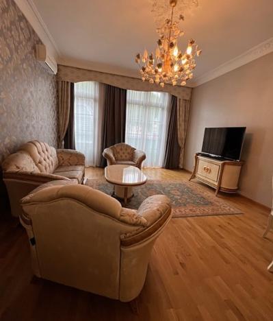 Prodej bytu 4+1, Karlovy Vary, Divadelní náměstí, 145 m2