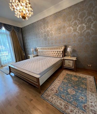 Prodej bytu 4+1, Karlovy Vary, Divadelní náměstí, 145 m2