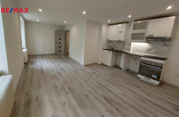 Pronájem bytu 1+kk, Kladno - Kročehlavy, U výtopny, 28 m2