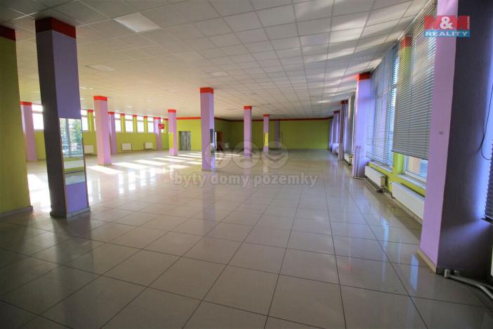 Pronájem obchodního prostoru, Žďár nad Sázavou - Žďár nad Sázavou 1, nám. Republiky, 500 m2