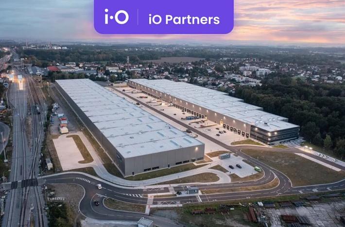 Pronájem skladu, Pardubice, U Prefy, 7634 m2