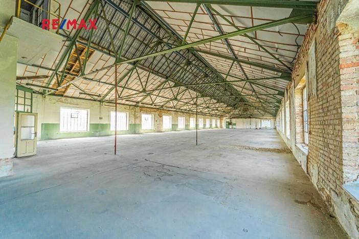 Pronájem skladu, Slaný, Netovická, 2000 m2