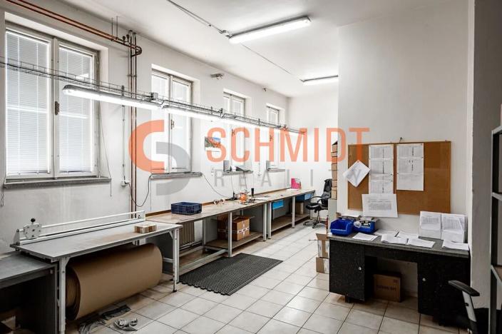 Prodej komerční nemovitosti, Mikulov, Pod Platanem, 3978 m2