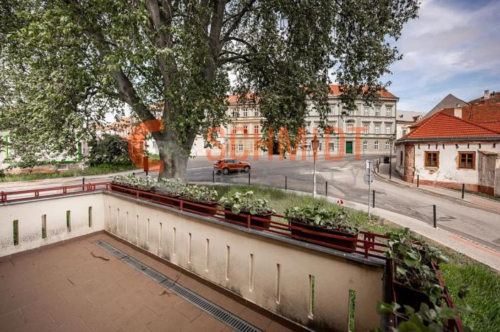 Prodej komerční nemovitosti, Mikulov, Pod Platanem, 3978 m2