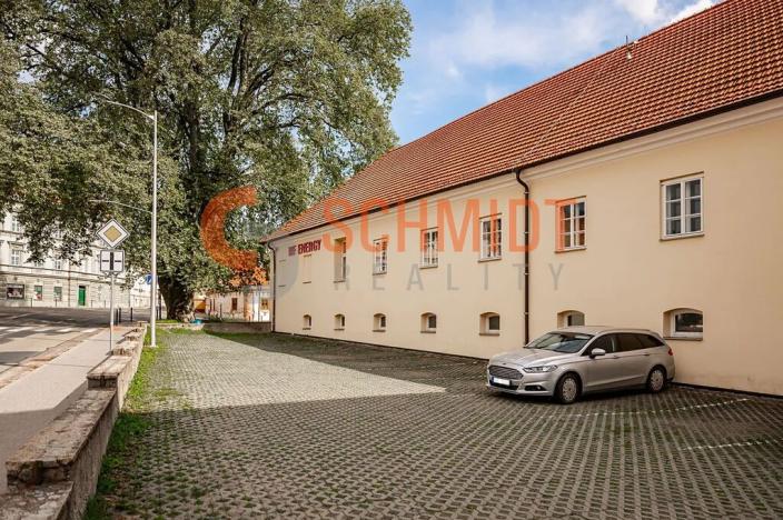 Prodej komerční nemovitosti, Mikulov, Pod Platanem, 3978 m2
