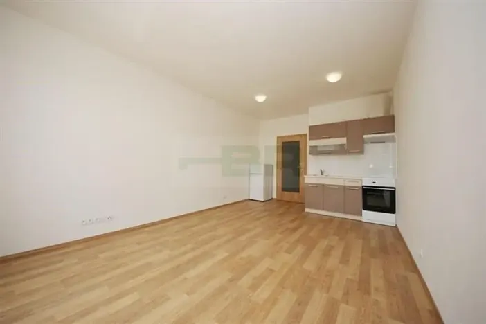 Pronájem bytu 1+kk, Praha - Letňany, Hlučkova, 34 m2