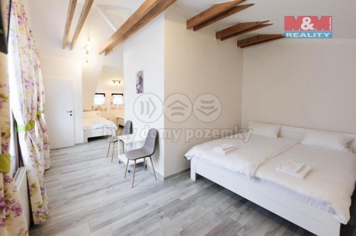 Pronájem restaurace, Praha - Střešovice, Nad hradním vodojemem, 426 m2