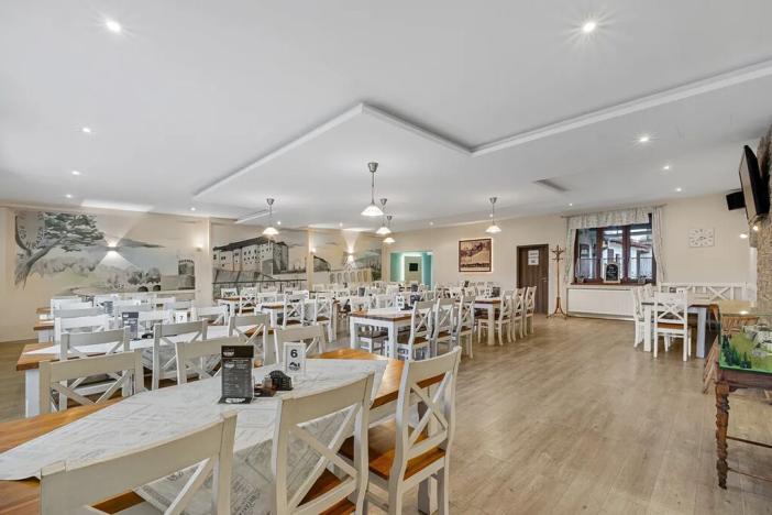 Prodej restaurace, Český Šternberk, 480 m2
