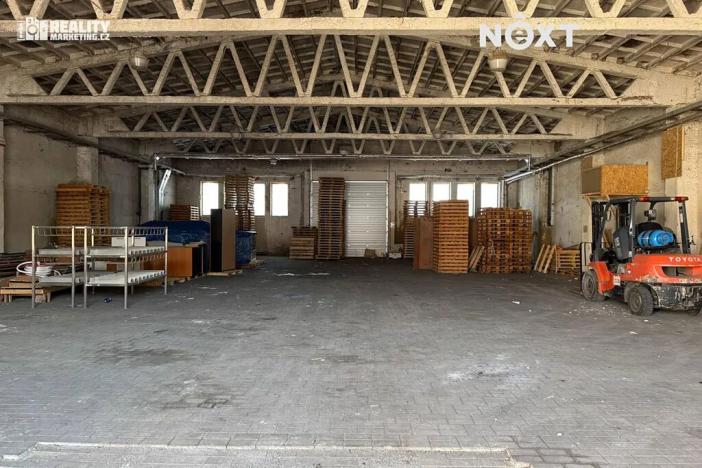 Pronájem skladu, Rostěnice-Zvonovice, 2417 m2