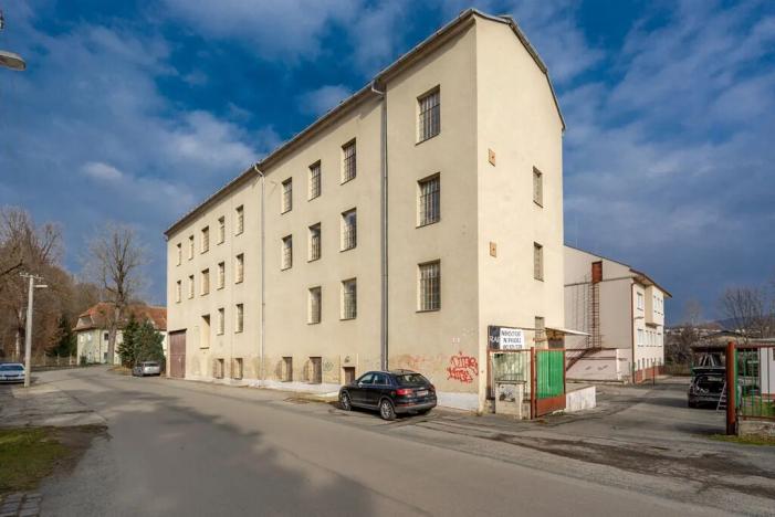 Prodej komerční nemovitosti, Brno, Cacovická, 1001 m2