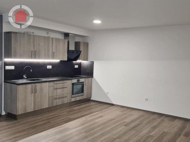 Pronájem bytu 1+kk, Veselí nad Moravou, nám. Bartolomějské, 40 m2