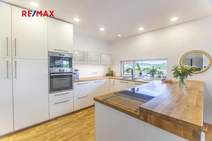 Prodej rodinného domu, Bavoryně, 194 m2