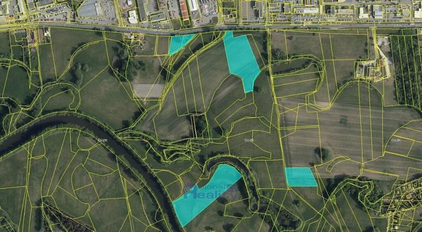 Prodej pole, Hradec Králové, 42470 m2