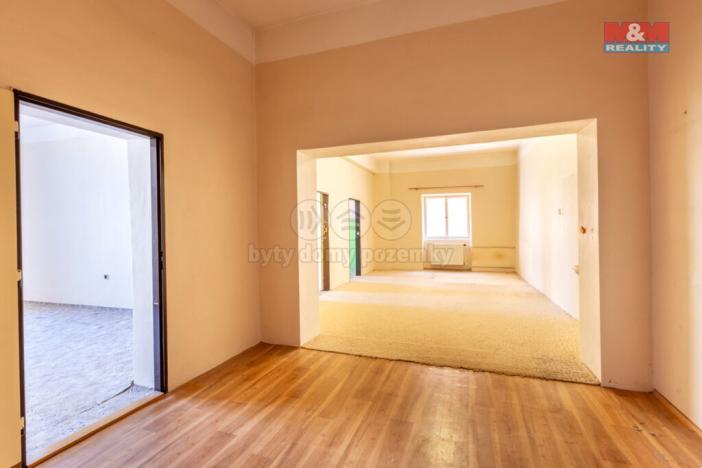 Prodej obchodního prostoru, Louny, Mírové náměstí, 1353 m2