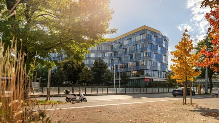 Pronájem kanceláře, Praha - Libeň, Českomoravská, 1600 m2