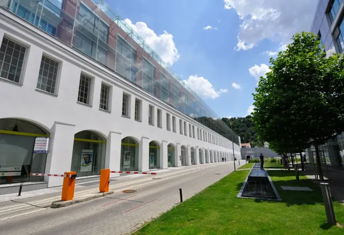 Pronájem kanceláře, Praha - Karlín, Křižíkova, 1420 m2