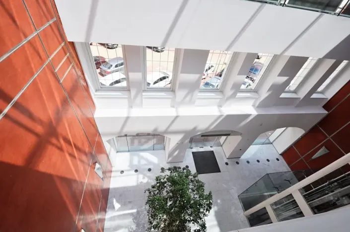 Pronájem kanceláře, Praha - Karlín, Křižíkova, 1420 m2