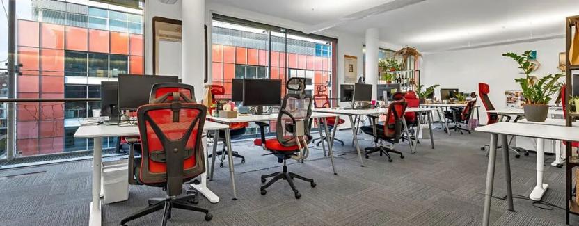 Pronájem kanceláře, Praha - Karlín, Křižíkova, 1420 m2