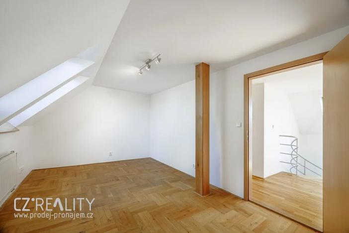 Prodej rodinného domu, Praha - Lipence, Na Bambouzku, 308 m2